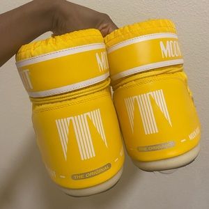 yellow moonboots